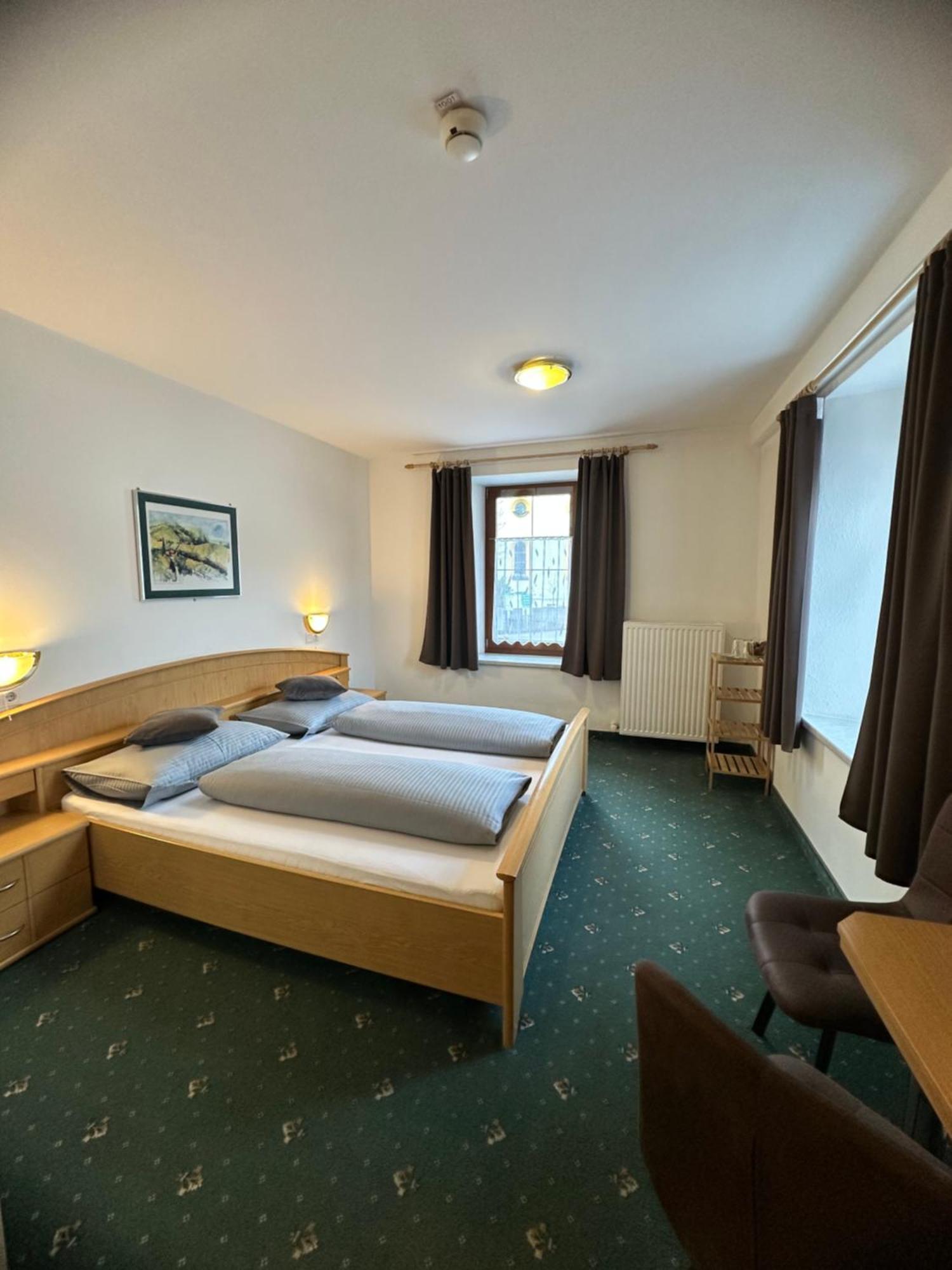 Goldener Adler Bed & Breakfast *